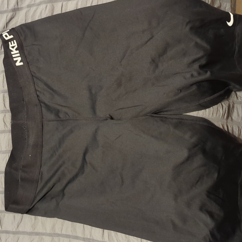 XL Nike Pro Women's Shorts 8” in seam